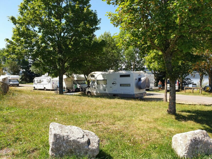 Image 0 : AIRE CAMPING-CAR PARK DE LANGOGNE, LAC DE NAUSSAC