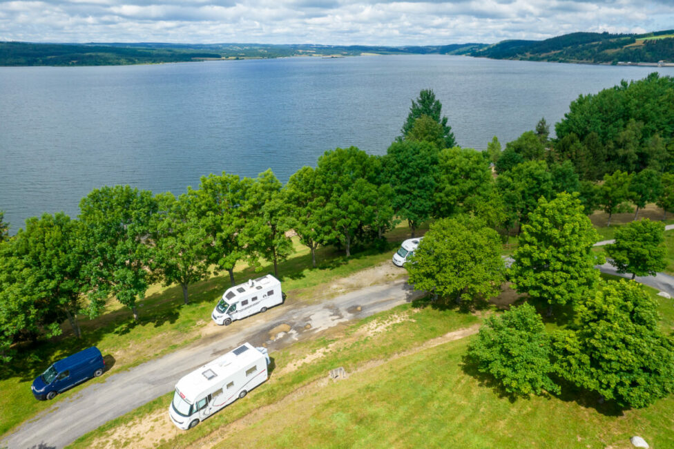 Image 3 : AIRE CAMPING-CAR PARK DE LANGOGNE, LAC DE NAUSSAC