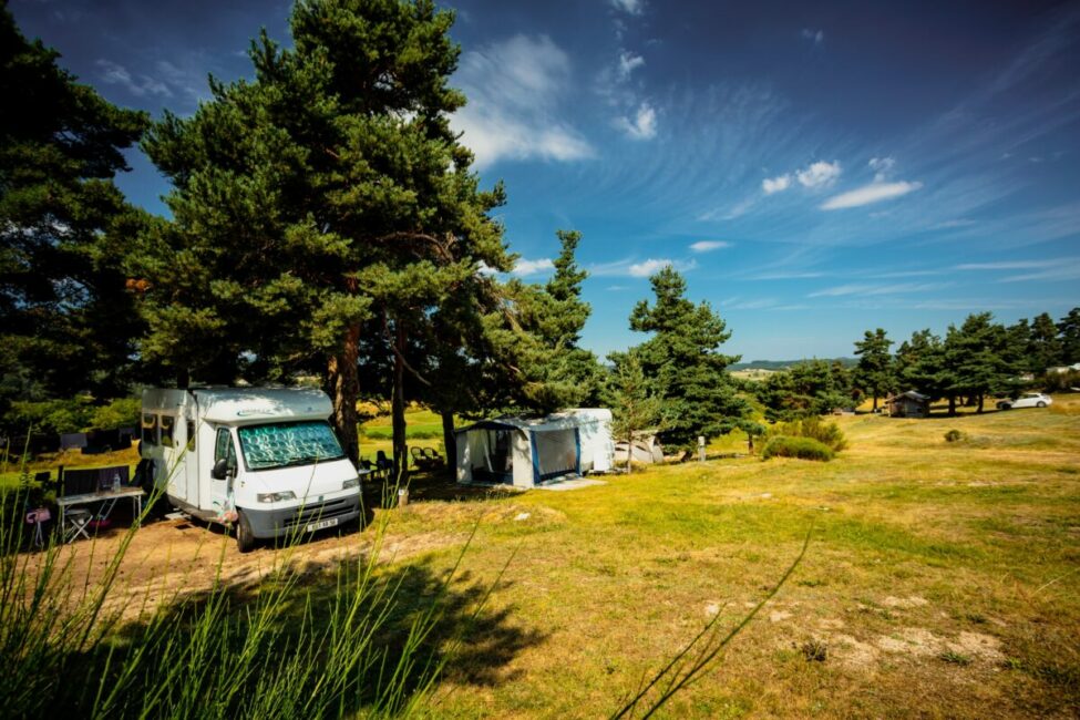 Image 1 : AIRE D'ACCUEIL DU CAMPING LES SOUS BOIS DU LAC