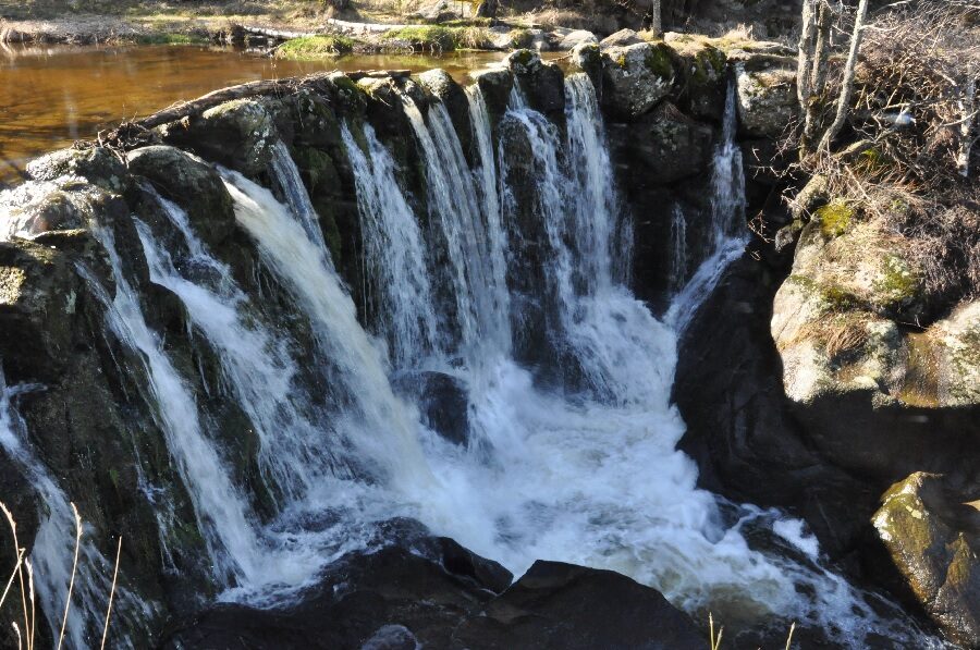 Image 0 : LAC DE NAUSSAC - LA CASCADE DU DONOZAU