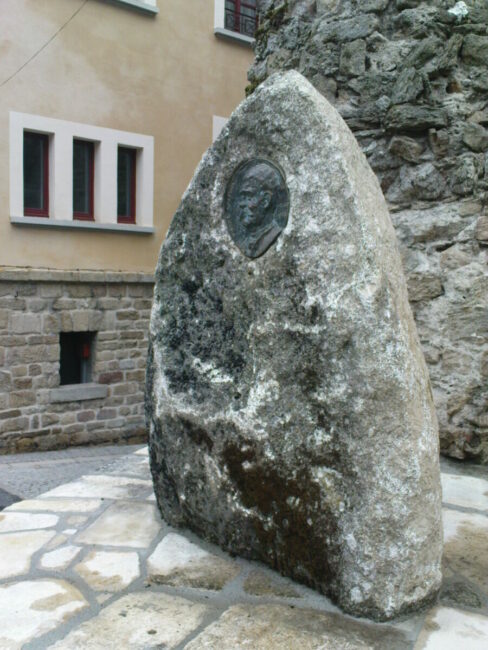 Image 2 : STELE PIERRE VICTOR GALTIER