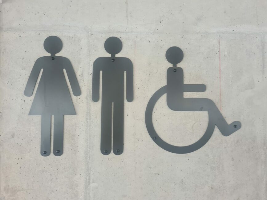 Image 0 : WC PUBLIC LANGOGNE - ESPACE GARGANTUA