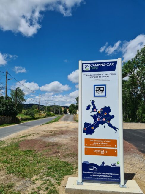 Image 1 : AIRE CAMPING-CAR PARK DE CHAMBON-LE-CHATEAU