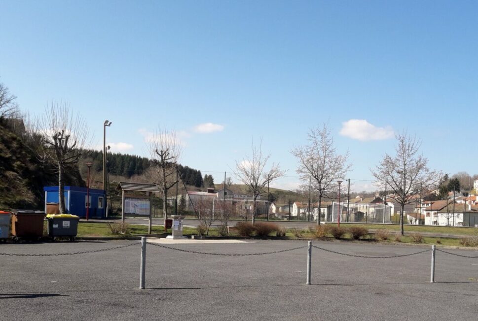 Image 0 : AIRE DE CAMPING-CARS LANGOGNE - PRE DE LA FOIRE