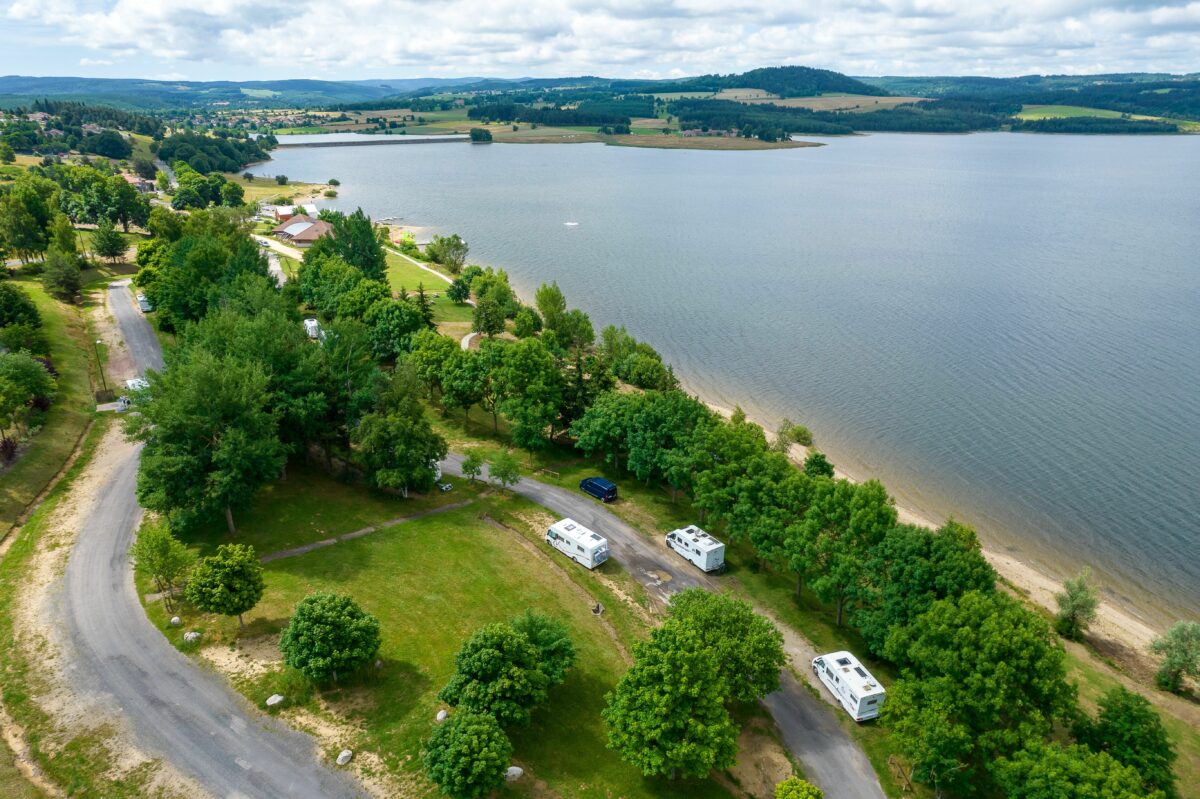 Image 2 : AIRE CAMPING-CAR PARK DE LANGOGNE, LAC DE NAUSSAC