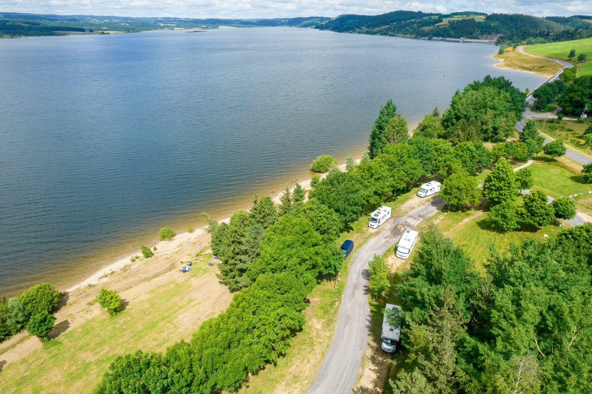 Image 3 : AIRE CAMPING-CAR PARK DE LANGOGNE, LAC DE NAUSSAC