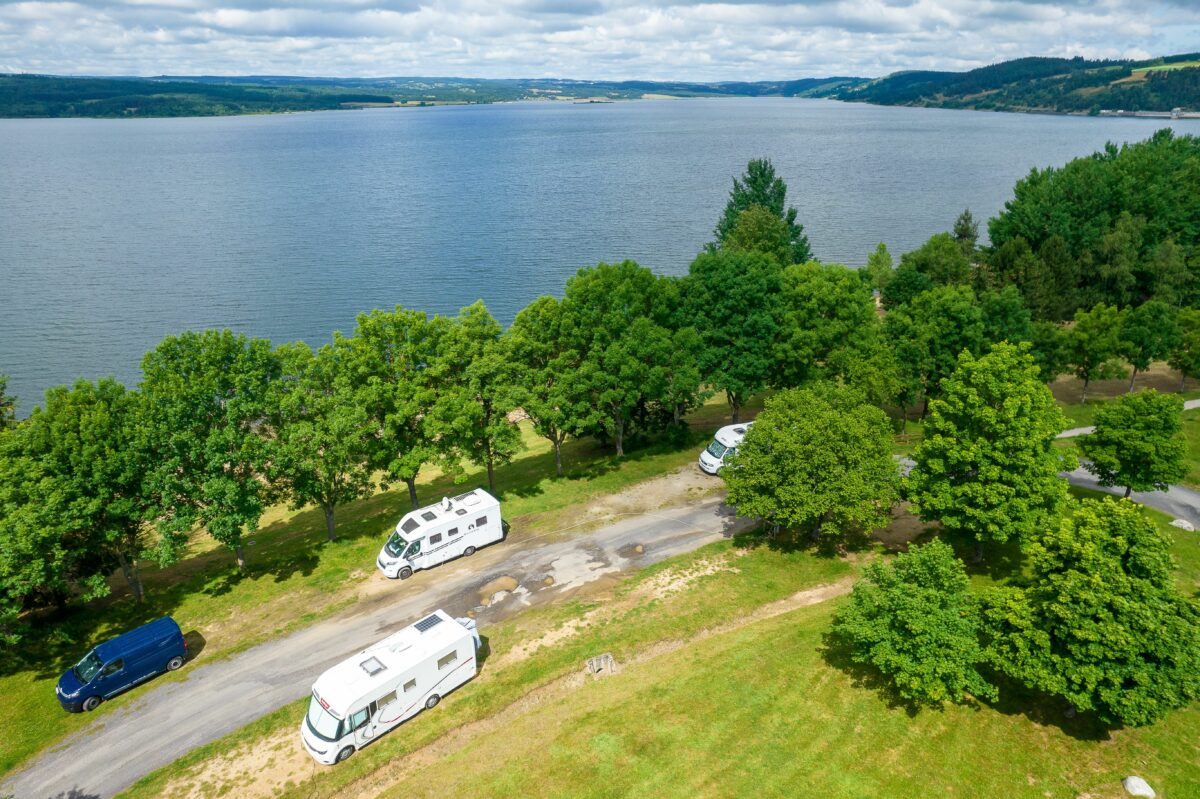 Image 4 : AIRE CAMPING-CAR PARK DE LANGOGNE, LAC DE NAUSSAC