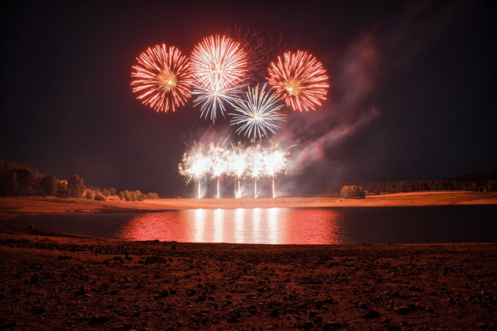 Image 0 : FEU D'ARTIFICE DE NAUSSAC