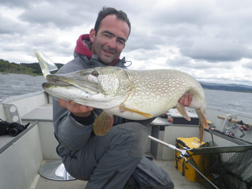 Image 1 : GUIDE DE PÊCHE LAC DE NAUSSAC