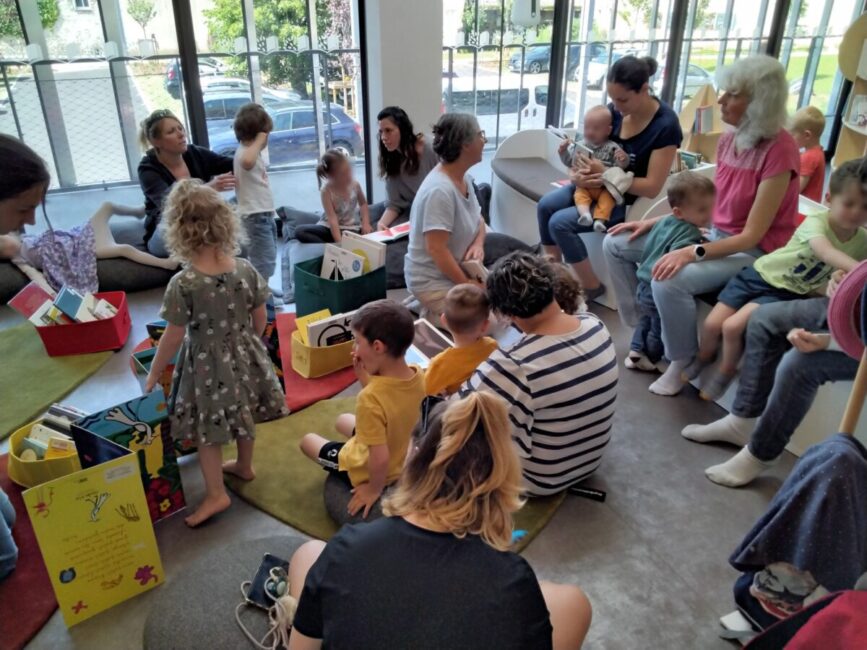 Image 0 : INSTANTS FAMILLE - LECTURE EN FAMILLE