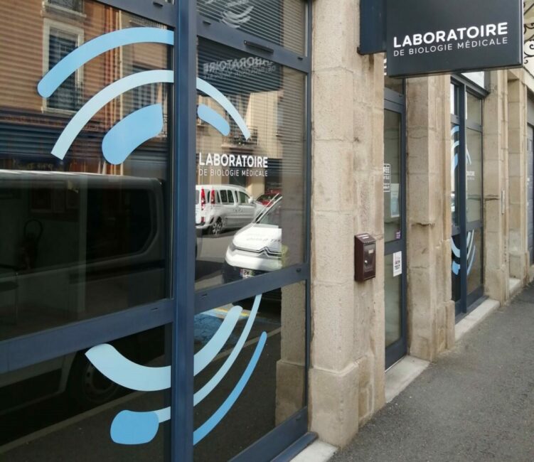 Image 1 : LABORATOIRE D'ANALYSE