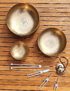 Image 1 : SONOTHÉRAPIE - MASSAGES SONORES AVEC DES BOLS CHANTANTS ET DIAPASONS