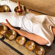 Image 3 : SONOTHÉRAPIE - MASSAGES SONORES AVEC DES BOLS CHANTANTS ET DIAPASONS