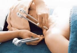 Image 4 : SONOTHÉRAPIE - MASSAGES SONORES AVEC DES BOLS CHANTANTS ET DIAPASONS